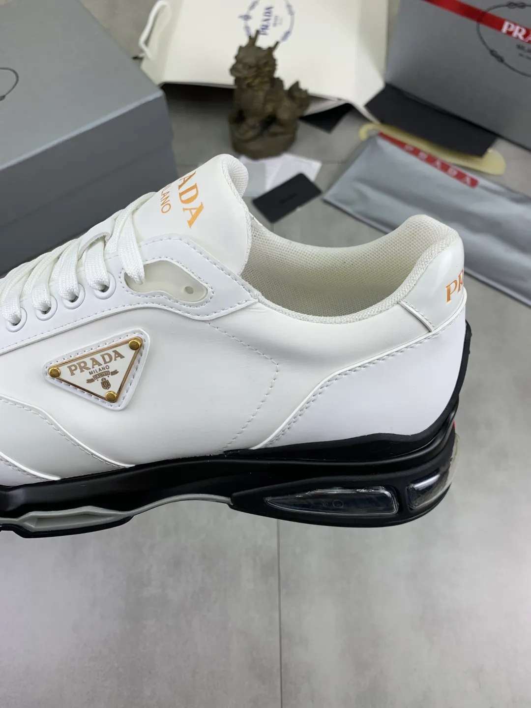Men's men's shoes 💰pP640 💰[New model] The top version is now available on the official website, 🆘 The air-cushion shock-absorbing thick-soled trendy brand (Prada) is the main popular model, the avant-garde and versatile fashionable men's shoes are privately modeled, and the cowhide surface is spliced 1:1.. The fashion is simple, the original imported cowhide feet; the atmosphere, personality, more fashionable, eye-catching, and pursuit of class, it will subvert the old idea, and be with you to spend time with fashion trendsetters! Must keep for yourself ! Tall and comfortable, large and low, high-end quality workmanship. Size: 38-45; 3️⃣colors available.